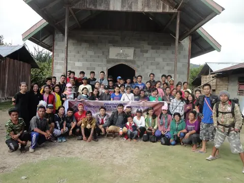 Foto bersama dengan jemaat GPID Tiberias Kangkuro